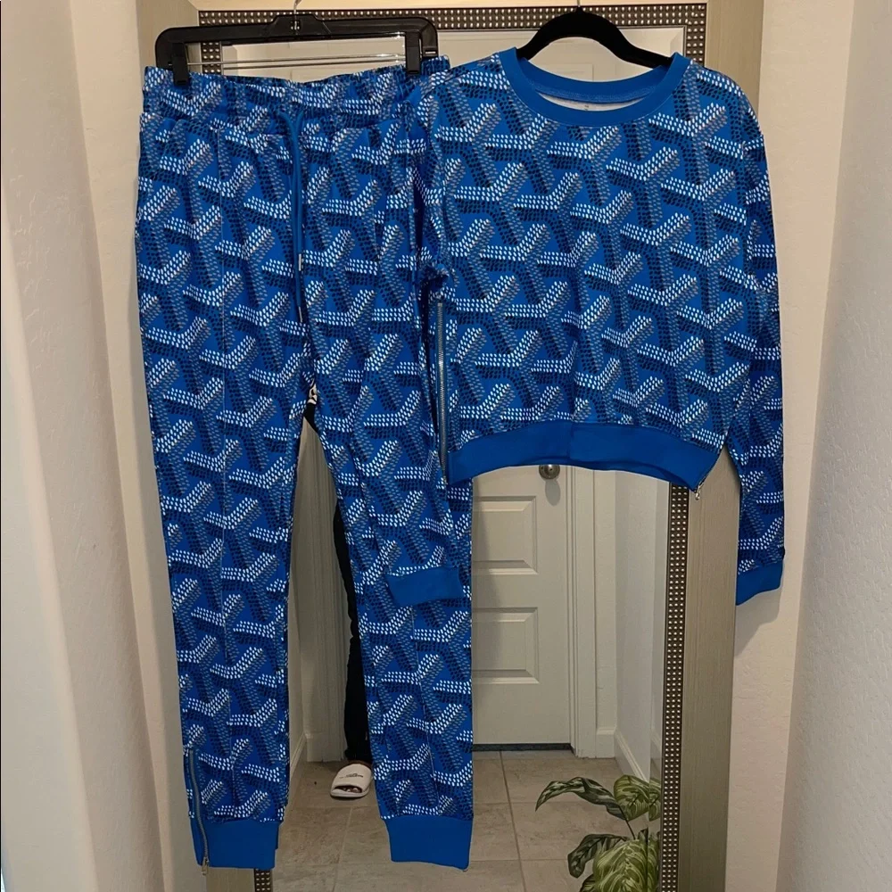 Size Large Women’s Set Blue Geometric Patterned Tracksuit - Picture 1 of 10
